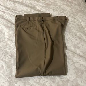Gently used Mens Hagar Cool Pro Pants. Worn Once. Dark Khaki. 32x30.